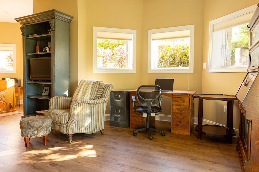 Groo Accessible In-law Suite 8 Groo In Law Suite working area, desk